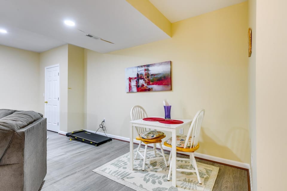 Pets Welcome! Cozy Family Apartment in Sterling Apartment in Herndon