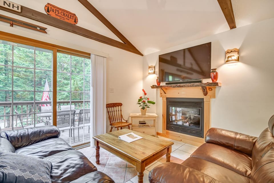 Walk to Water: Outdoor Gem w/ Bunkhouse in Madison House in Madison