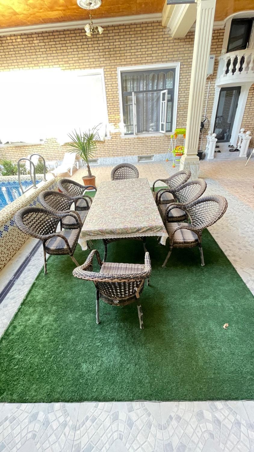 Patio, Day, Seating area, Dining area