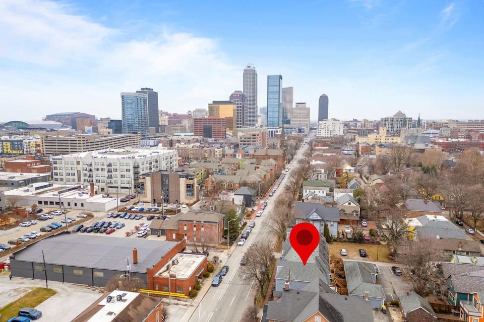 Mass Ave Gem and steps away from Yoga Studio Apartment in Indianapolis