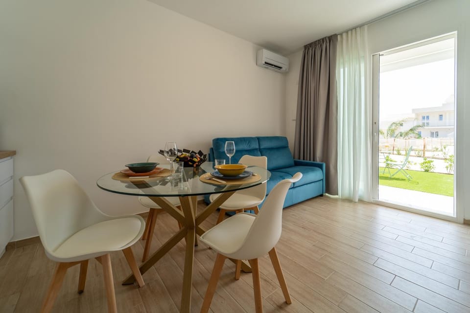 Living room, Dining area