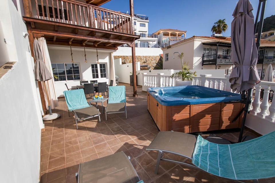 Day, Hot Tub, Balcony/Terrace, Dining area
