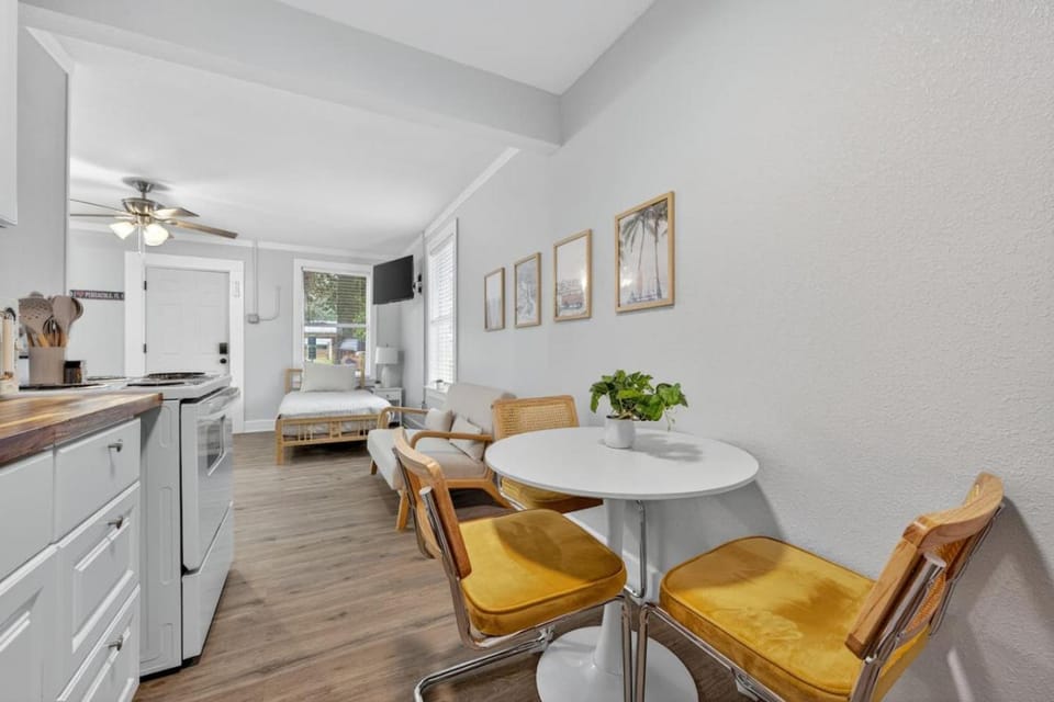 Unit 19 Tiny Haven Unwind in Pensacola House in Alabama