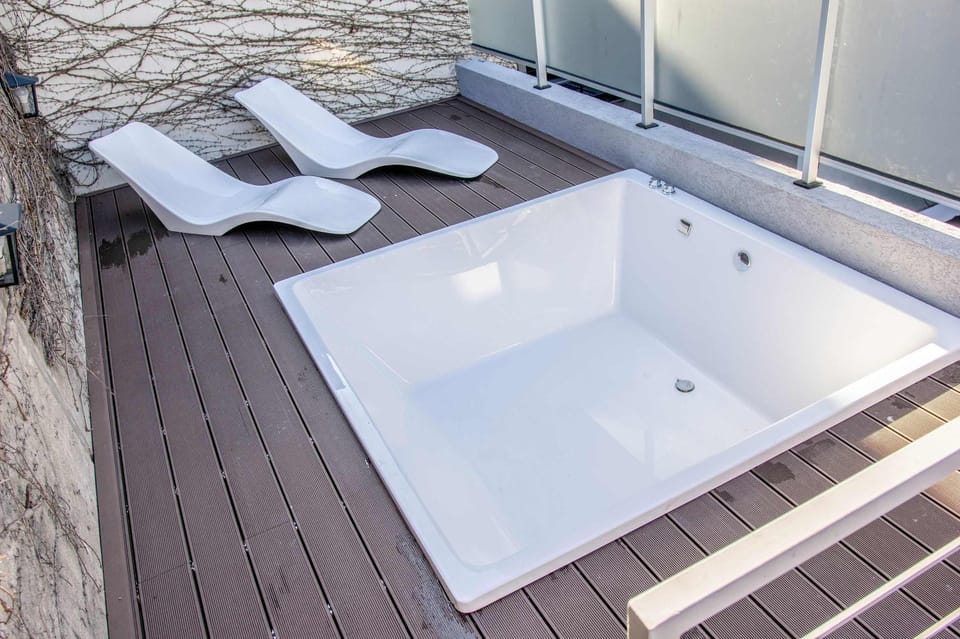 Pool view, Swimming pool, sunbed
