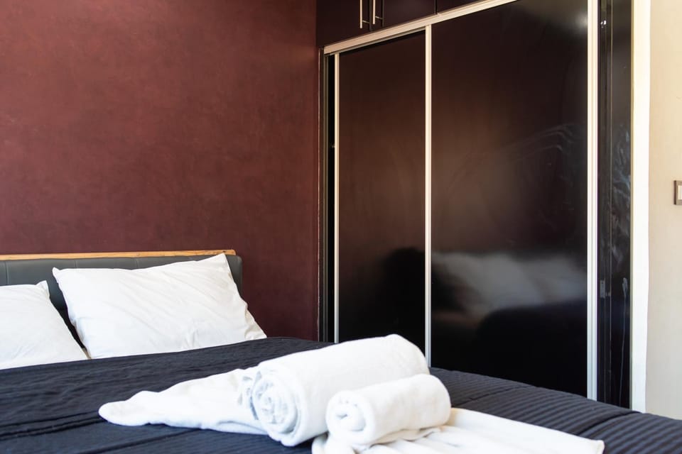Bed, Bedroom, towels, wardrobe