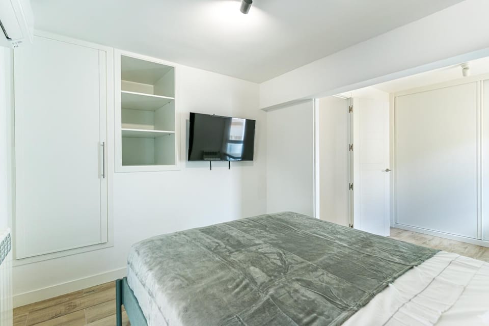 Bed, TV and multimedia