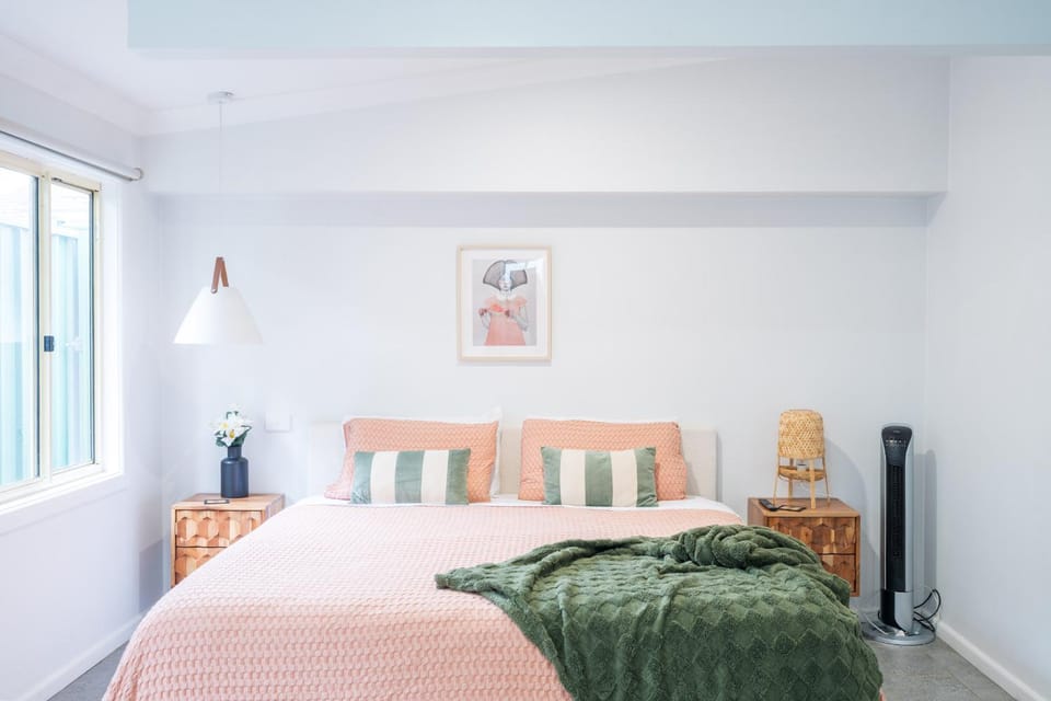 Pink Muse, 3 Mins To Ettalong Beach Bed and Breakfast in Central Coast