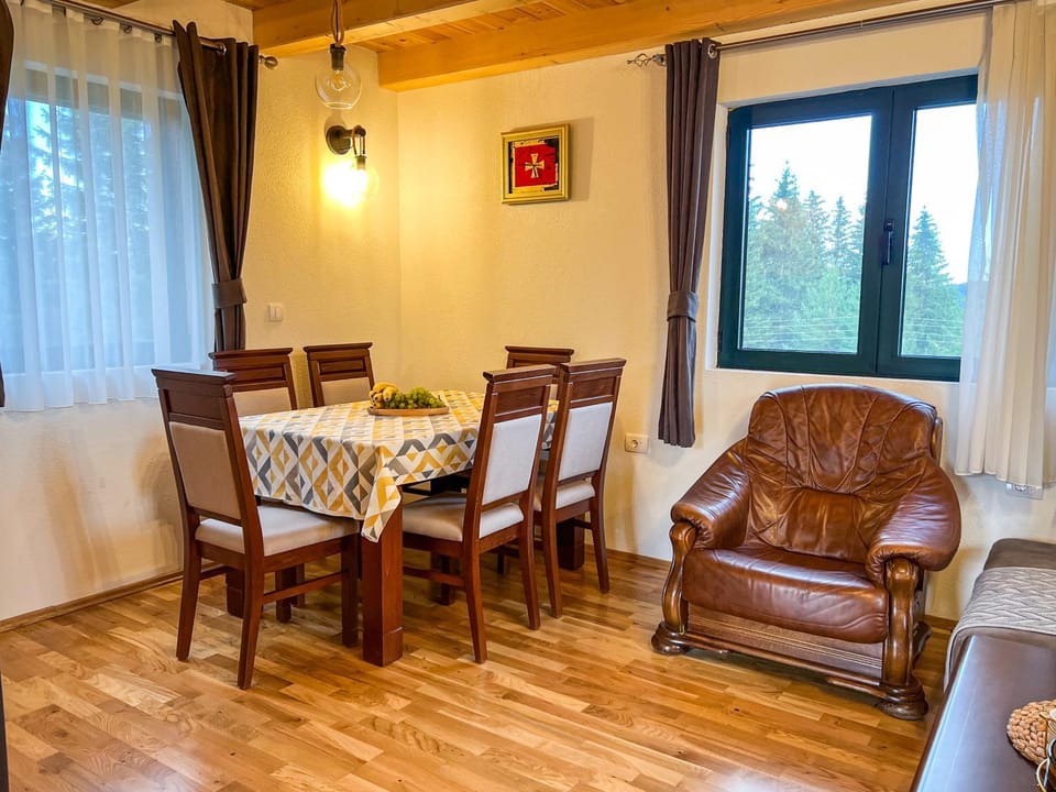 Villas Hidden Paradise House in Montenegro