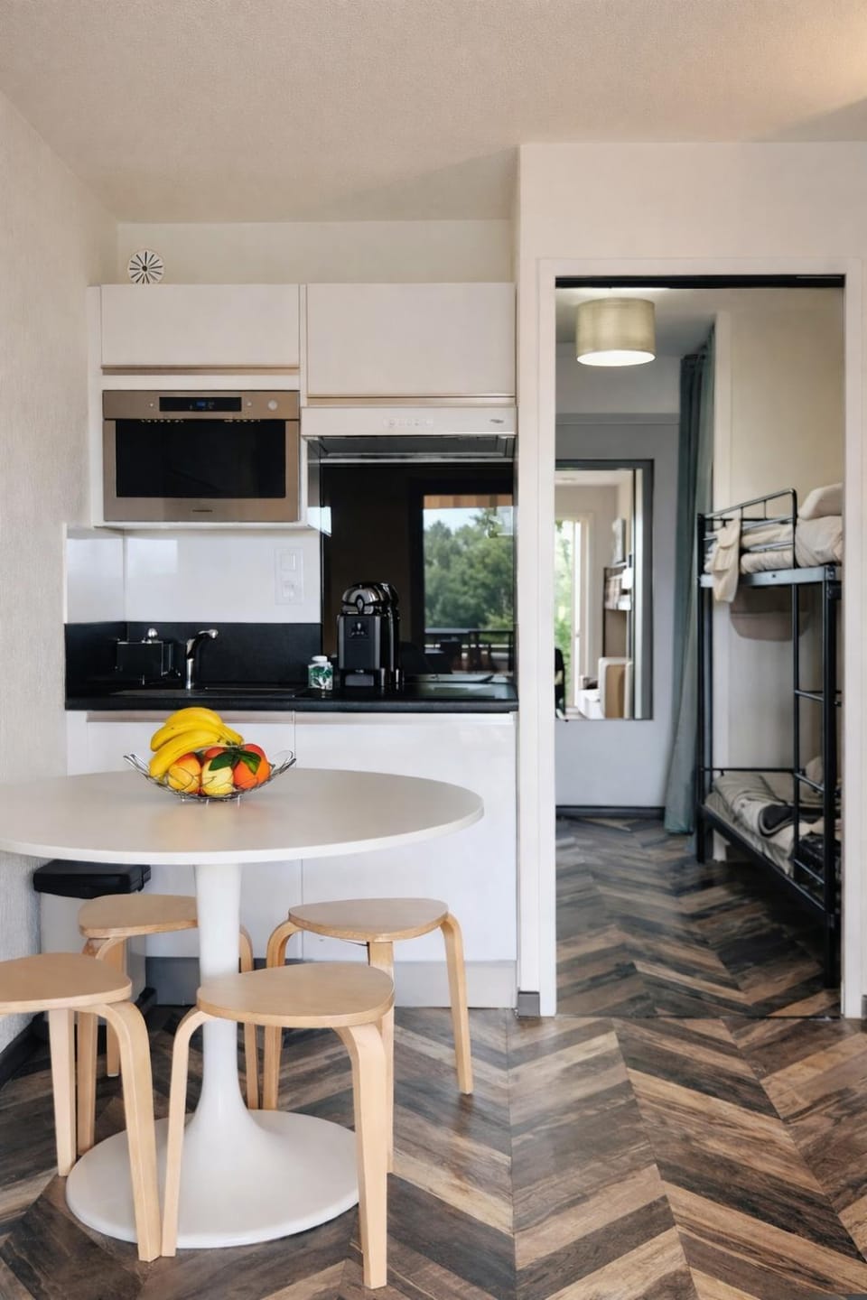 Kitchen or kitchenette, Dining area, oven, stove