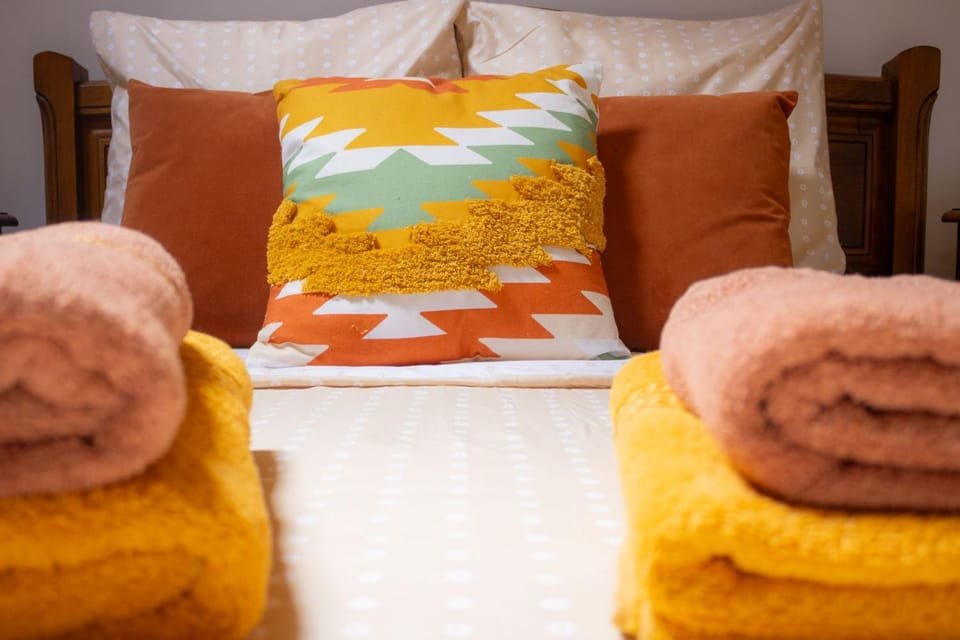 Bedroom, towels