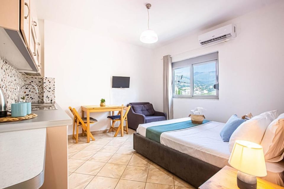 Downtown Studio - Cozy, Kitchen & Easy Access Apartment in Vlorë County, Albania