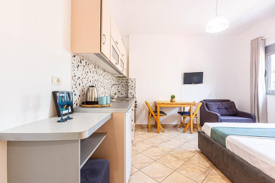 Downtown Studio - Cozy, Kitchen & Easy Access Apartment in Vlorë County, Albania