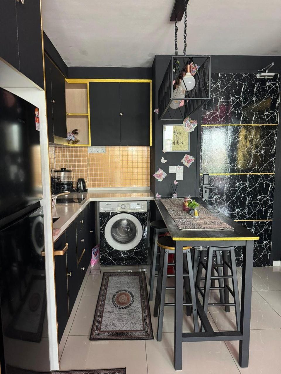 Black pink castle Apartment in Subang Jaya
