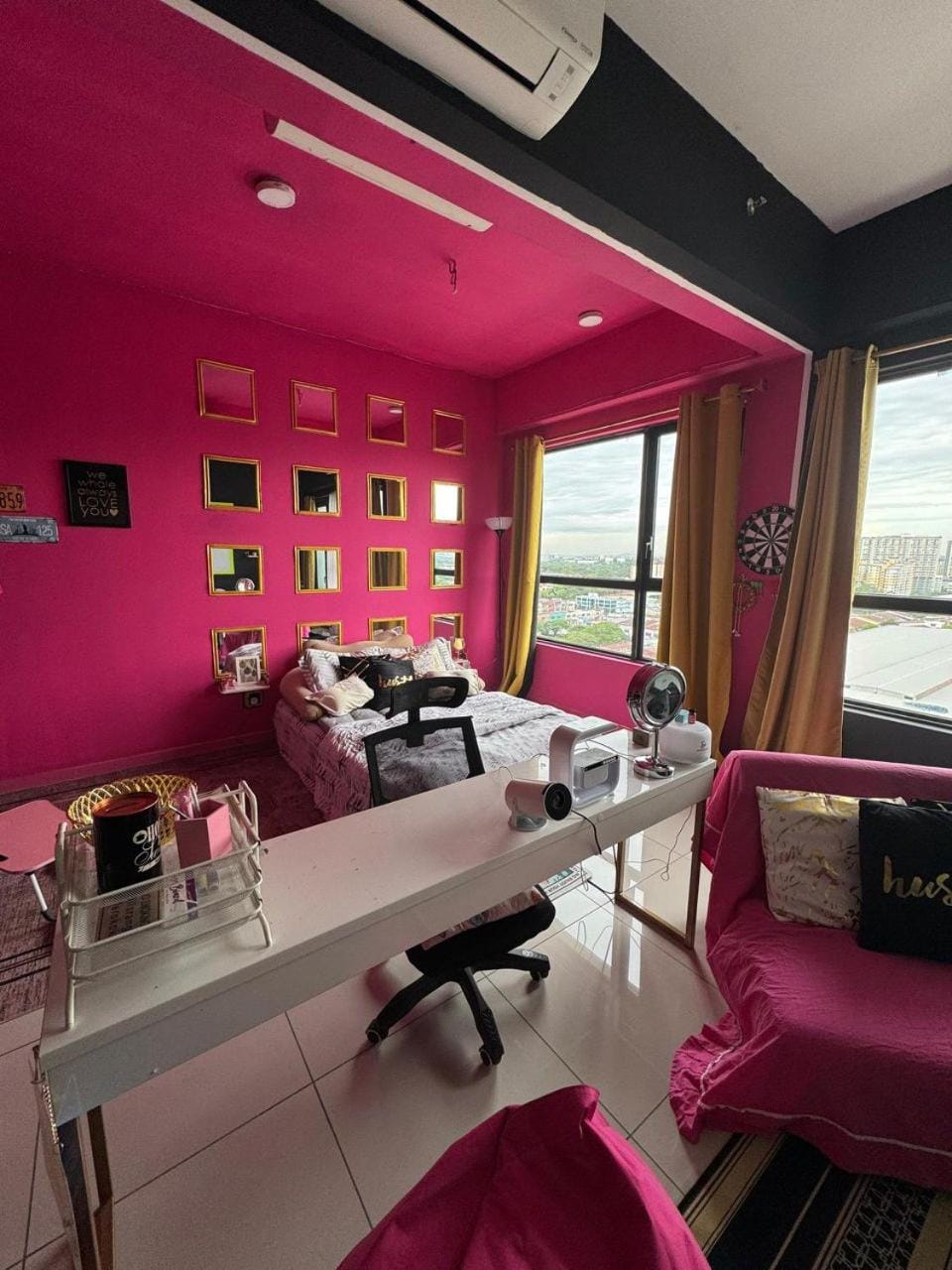 Black pink castle Apartment in Subang Jaya