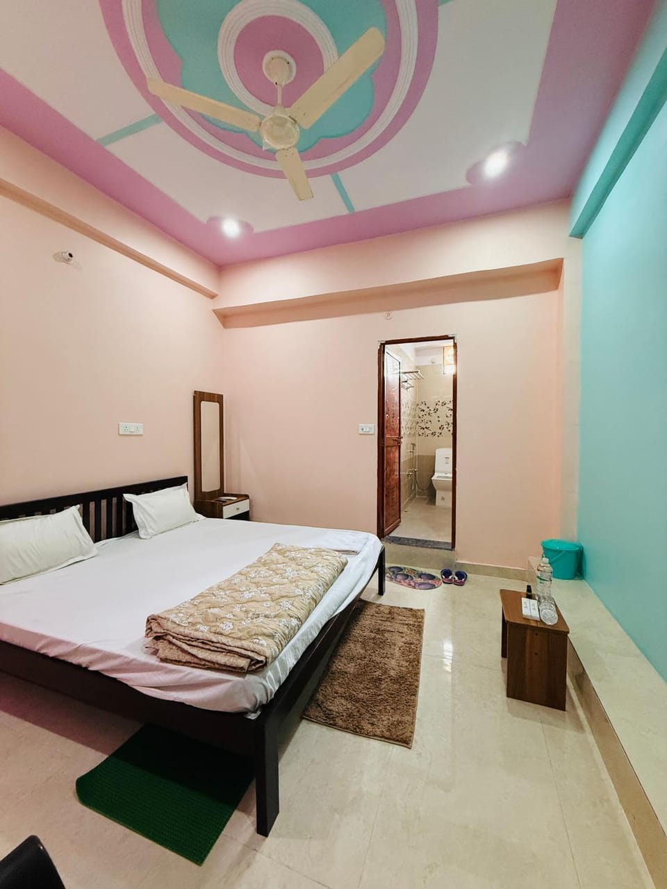 Bed, Bedroom, towels