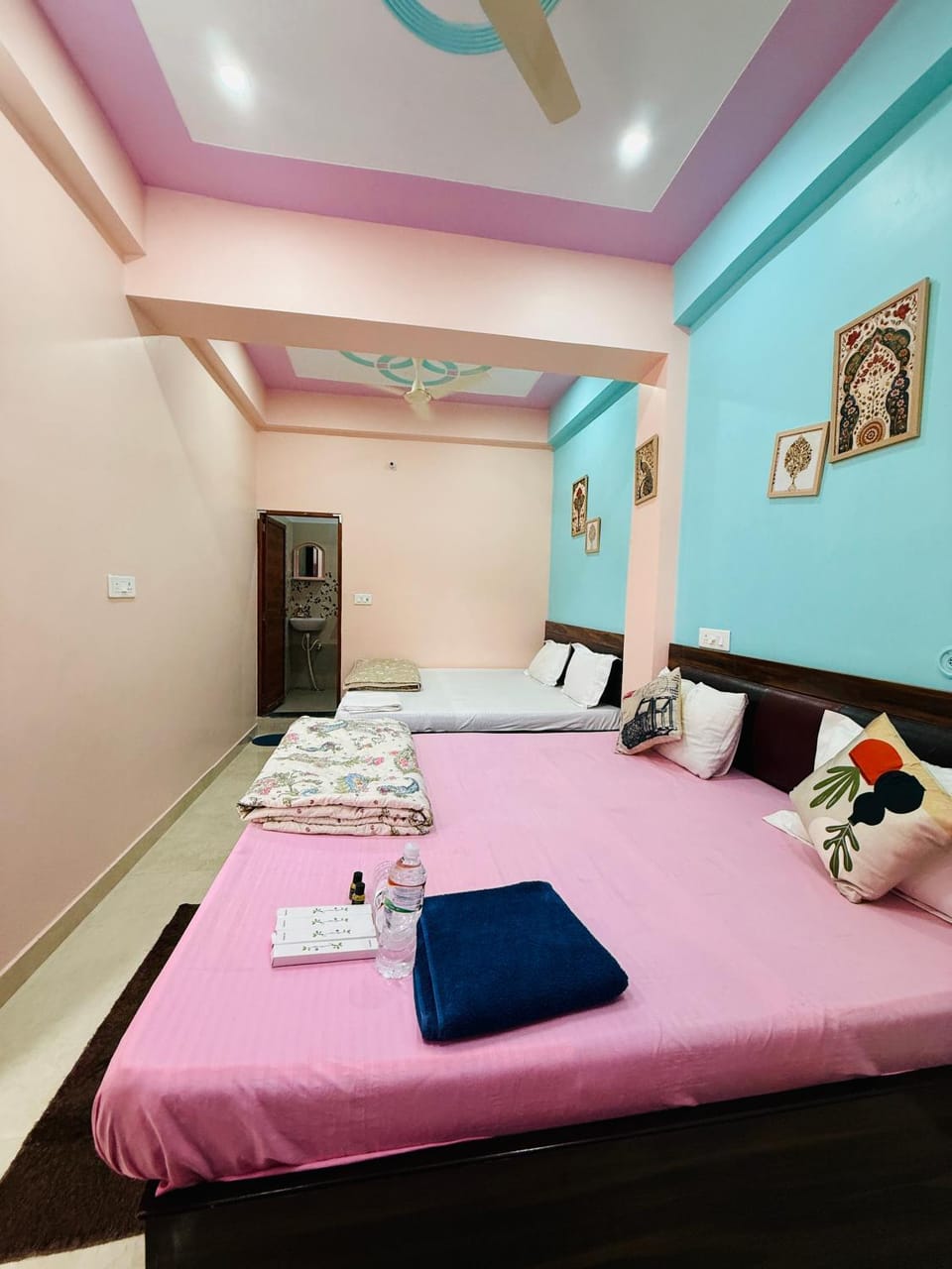 Bed, Photo of the whole room, Bedroom, towels, air conditioner
