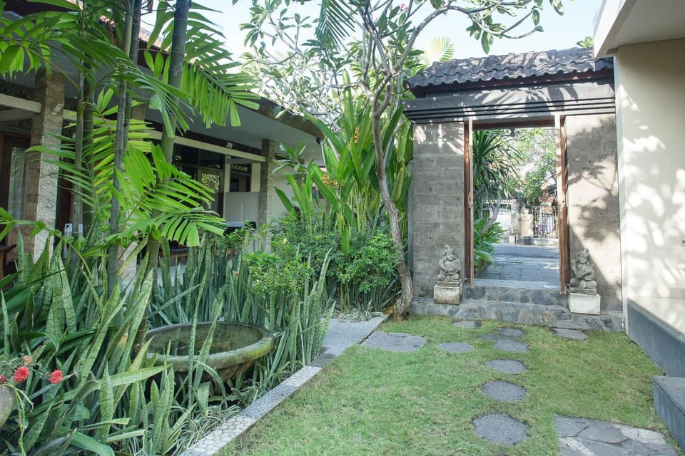 Property building, Facade/entrance, Garden