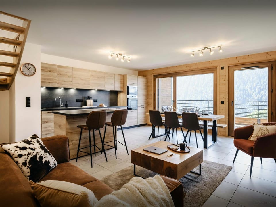 Kitchen or kitchenette, Living room, Seating area, Dining area