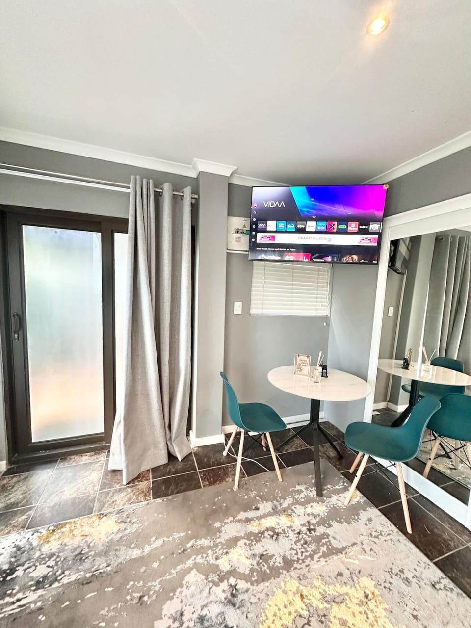 TV and multimedia, Dining area