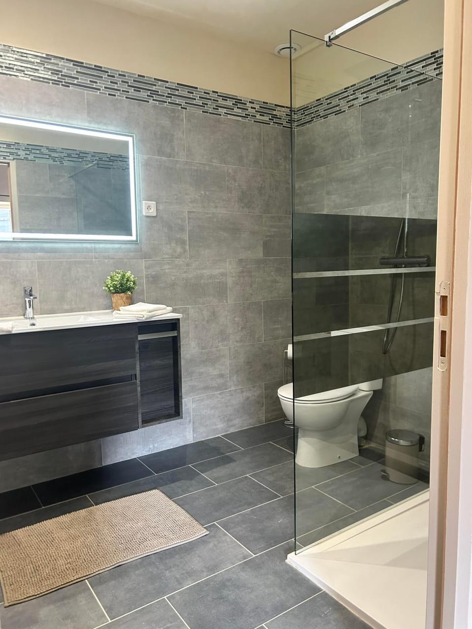 Shower, Toilet, Staff, Garden, Garden, Massage, Bathroom, Garden view, Supermarket/grocery shop, Swimming pool, Breakfast, Parking, towels