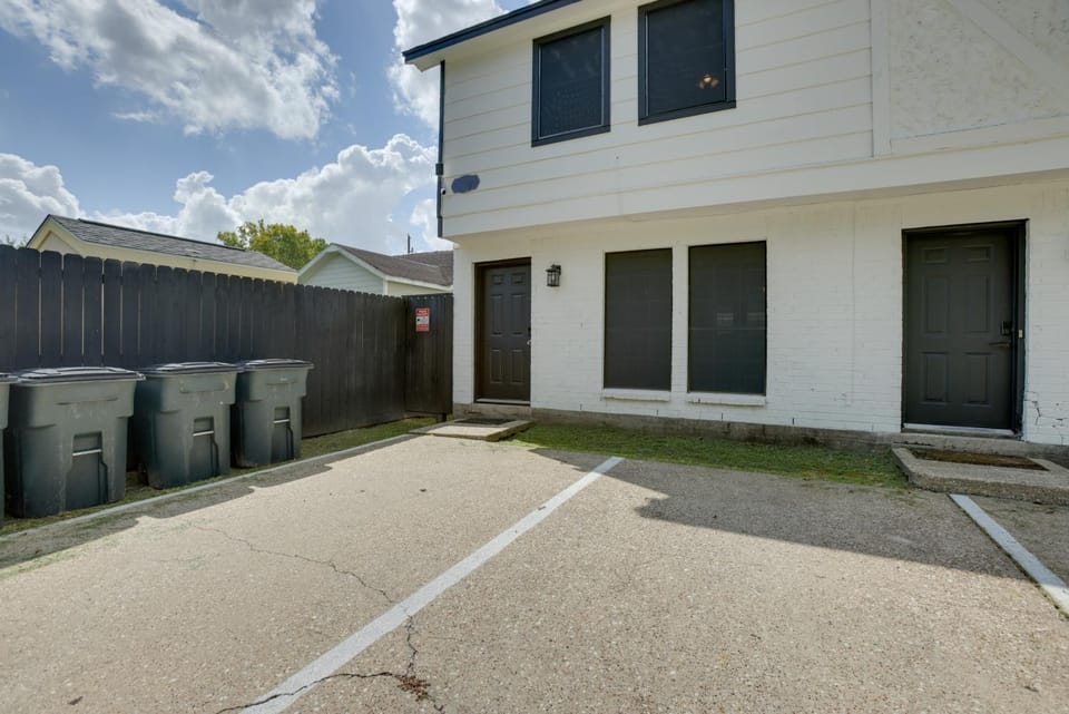Pets Welcome! Humble Townhome 4 Mi to Airport House in Humble