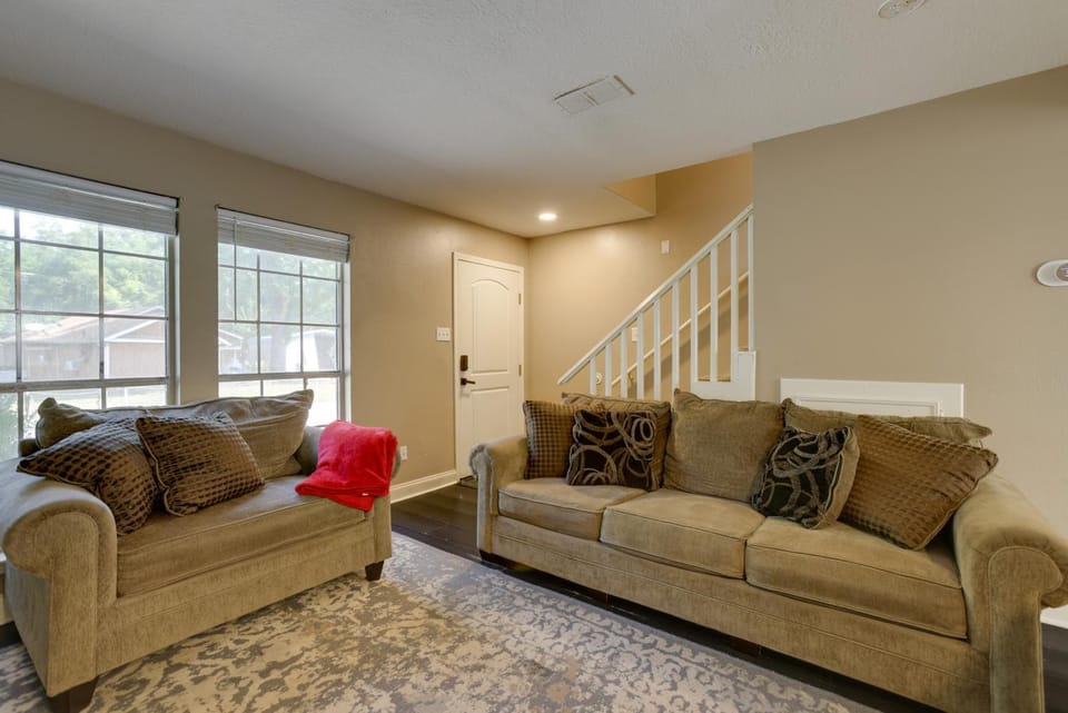 Near Airport & Interstate: Houston Area Townhome House in Humble