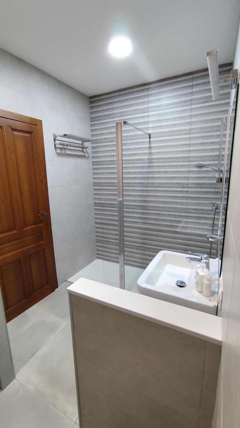 Shower, Bathroom, towels