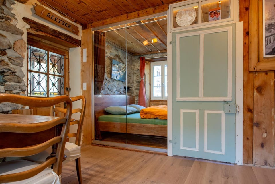 Bed, Dining area, Bedroom