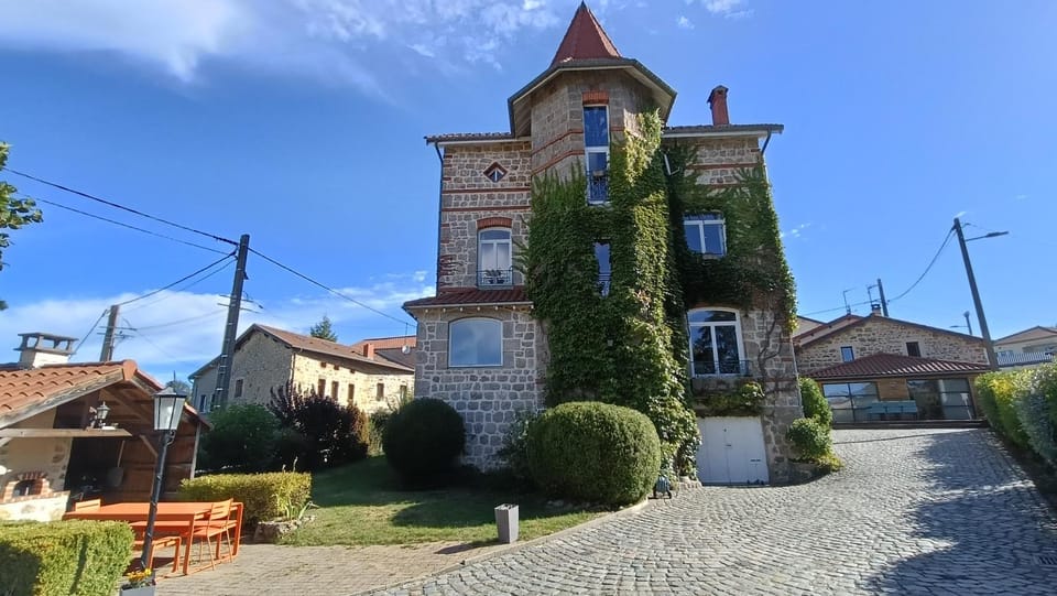 Property building, Spring, Day, Landmark view