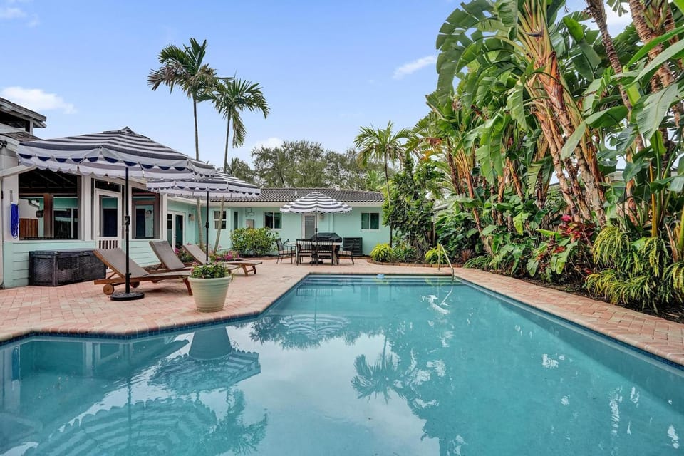 Patio, Pool view, Swimming pool, sunbed