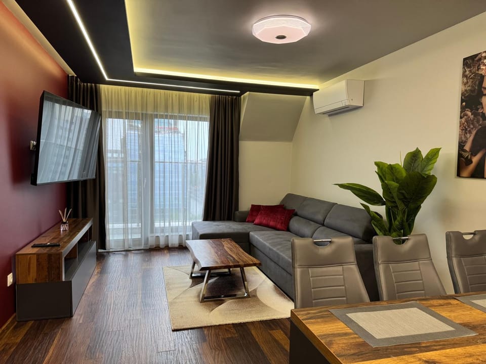 TV and multimedia, Living room, Seating area, air conditioner