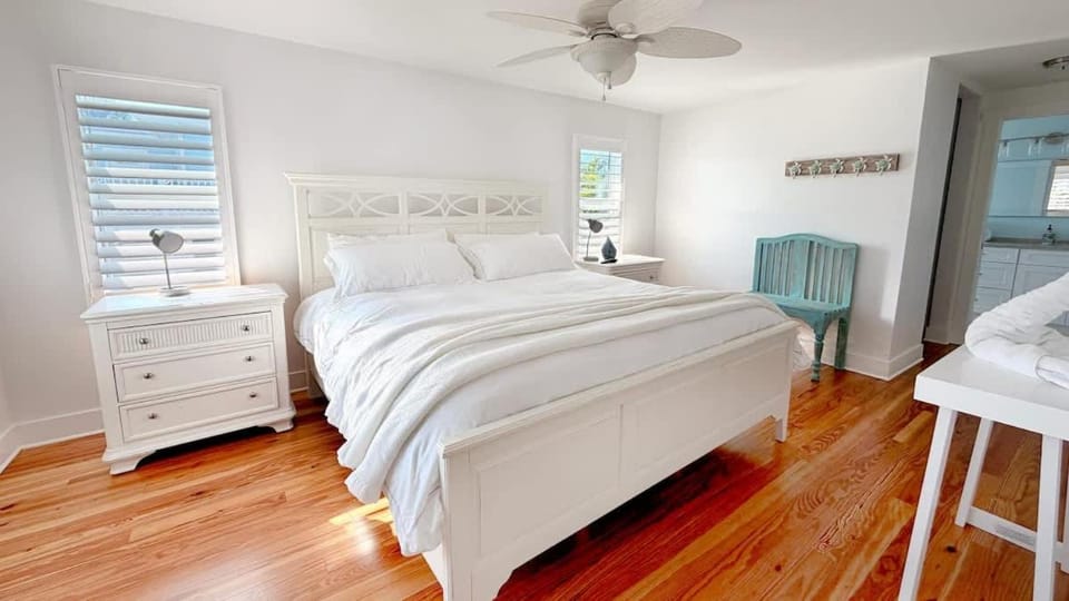 231 Pearl Street, short walk to the beach House in Estero Island