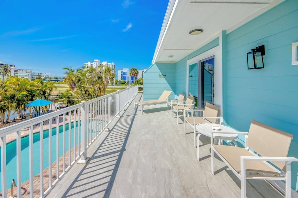 110 Bahia #3 Apartment in Estero Island