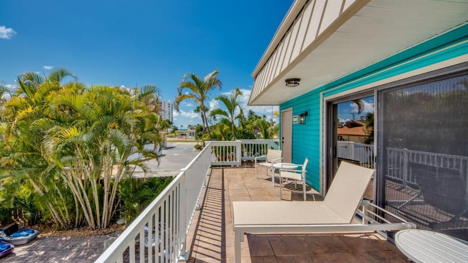 Patio, Communal lounge/ TV room, Day, View (from property/room), Balcony/Terrace, Evening entertainment