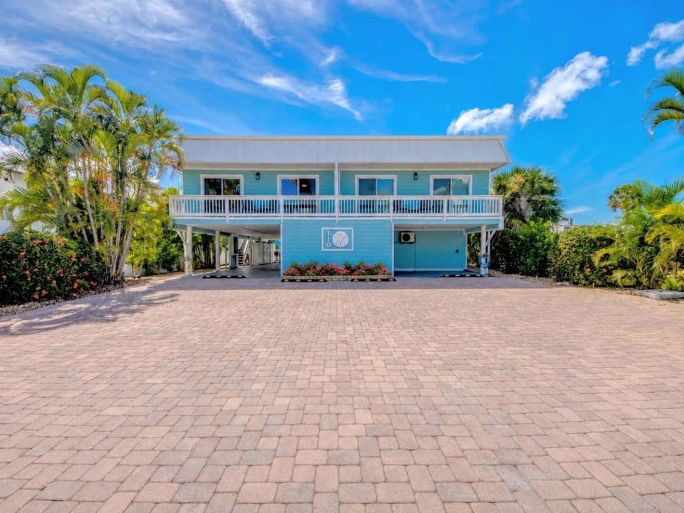 110 Bahia #4 Apartment in Estero Island