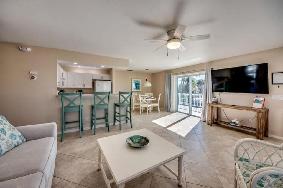 110 Bahia #4 Apartment in Estero Island