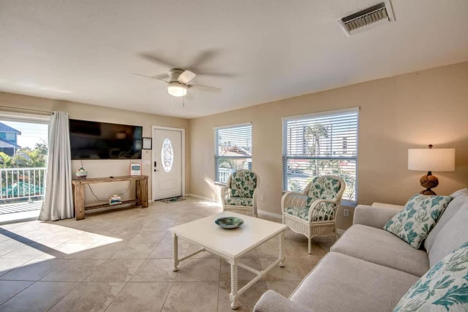 110 Bahia #4 Apartment in Estero Island