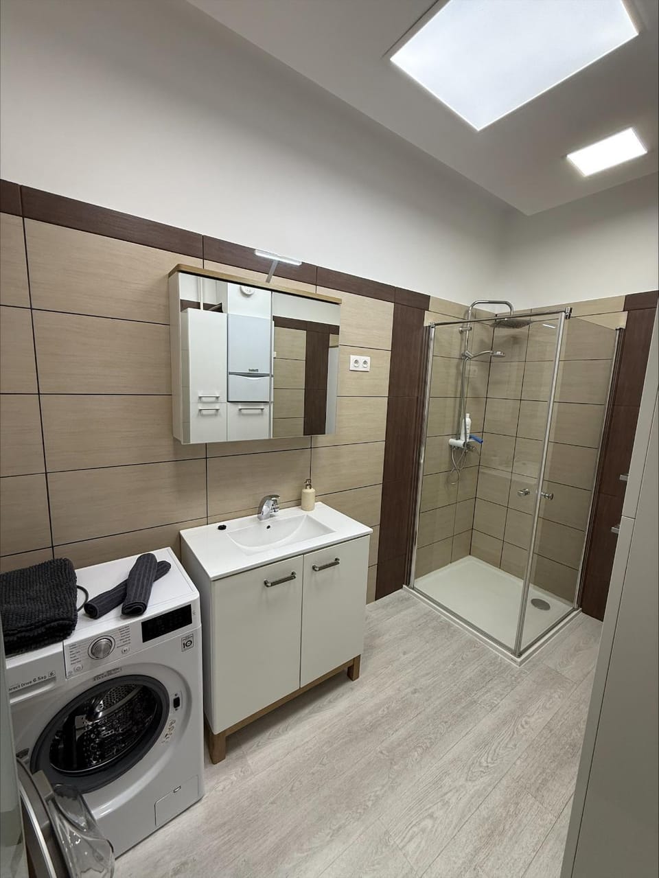 Bathroom, washing machine