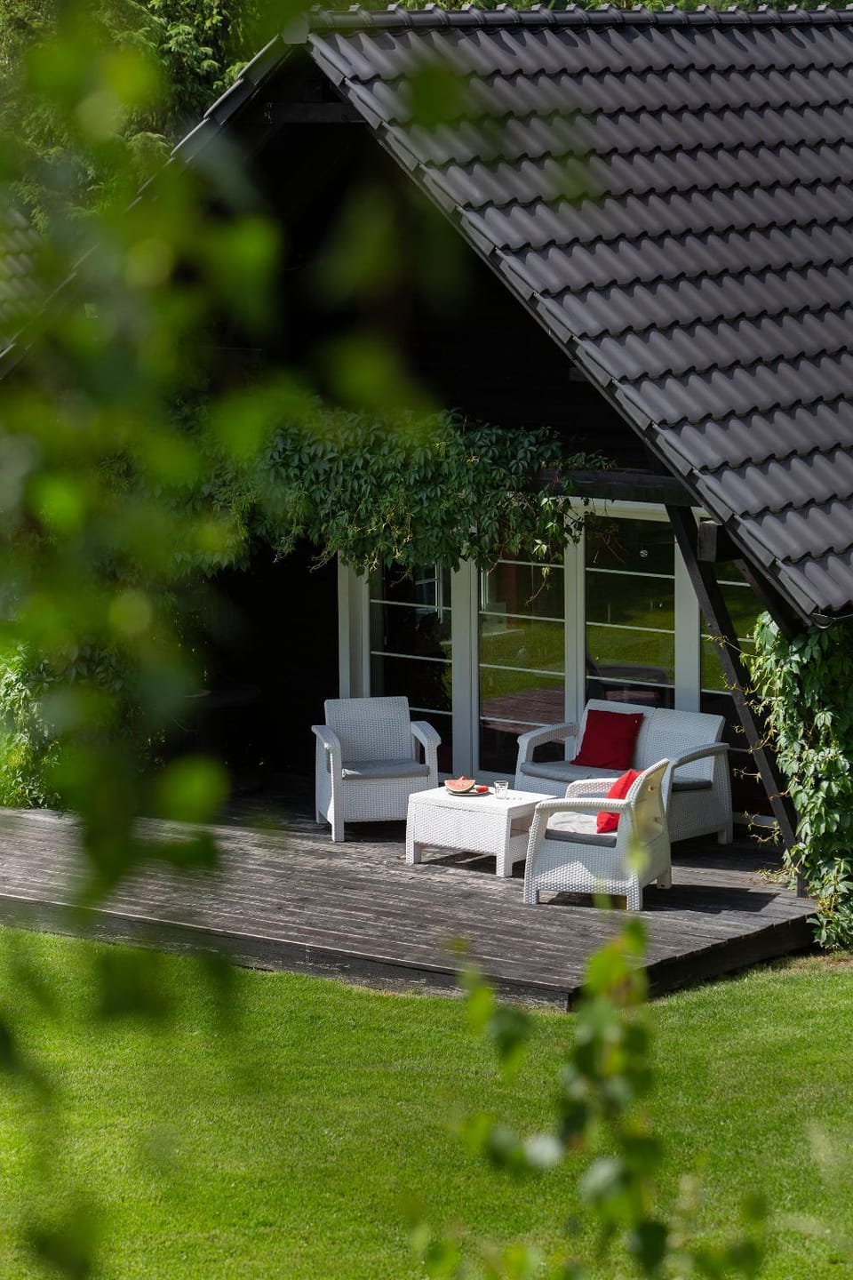 Property building, Spring, Day, Garden, View (from property/room), Balcony/Terrace, Garden view