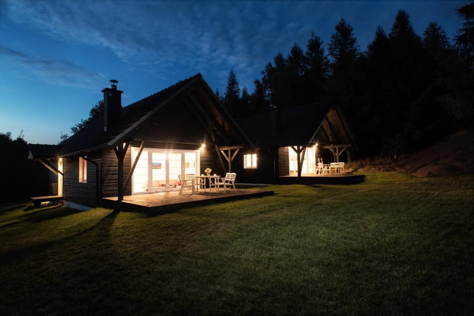 Property building, Facade/entrance, Night, Natural landscape, Garden, Garden, Balcony/Terrace, Balcony/Terrace, On site, Garden view