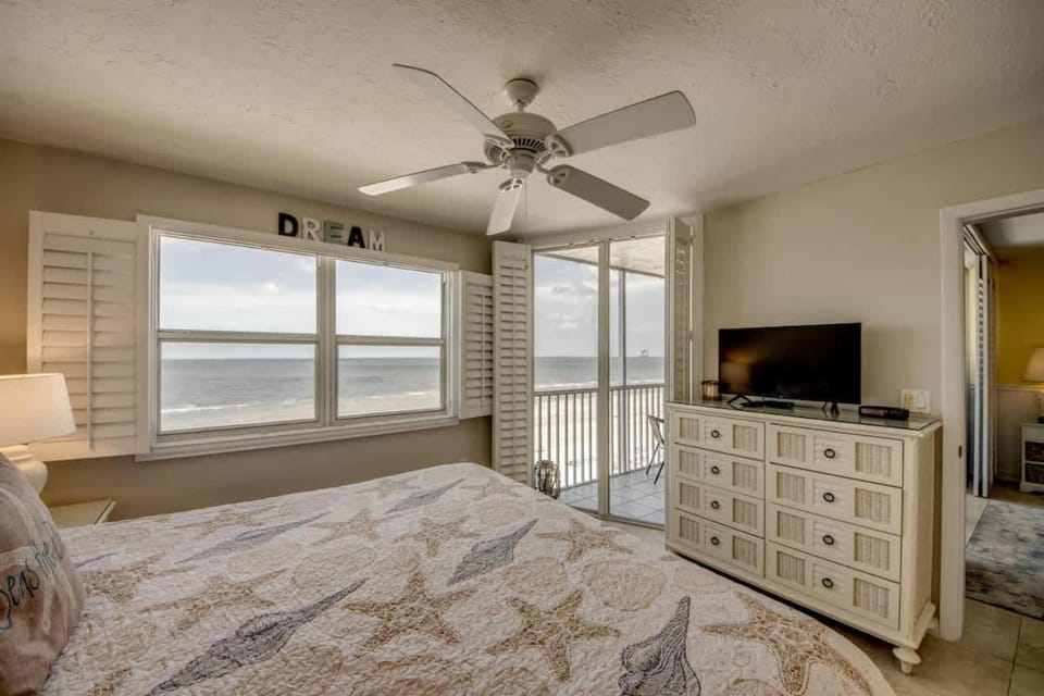 Beach Villas #403 House in Estero Island