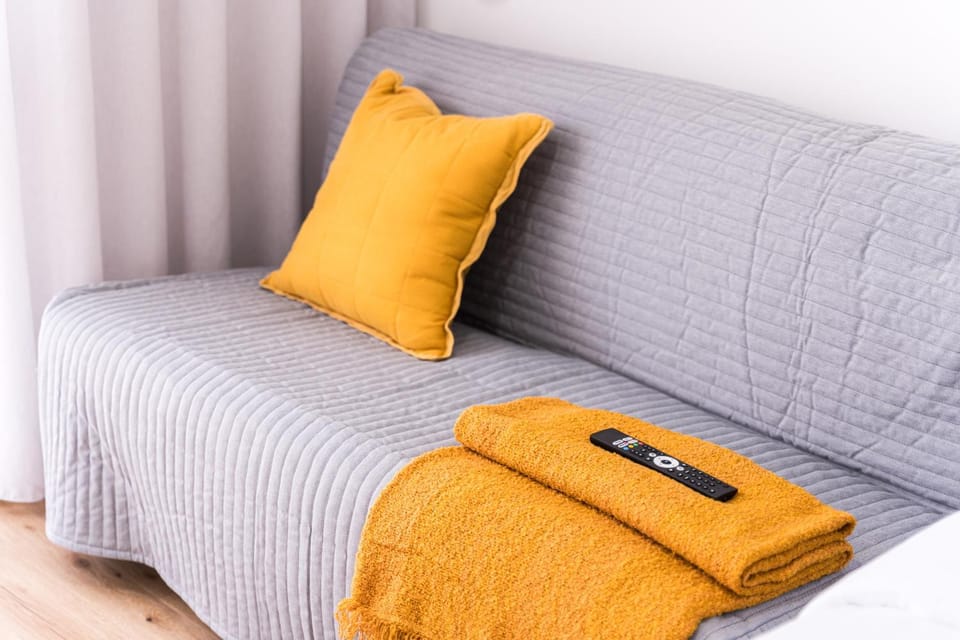 Bed, Decorative detail, Seating area
