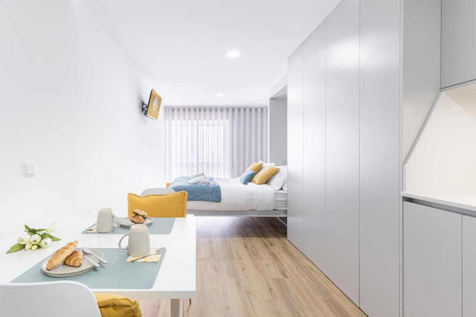Communal lounge/ TV room, TV and multimedia, Photo of the whole room, Seating area, Dining area, Bedroom