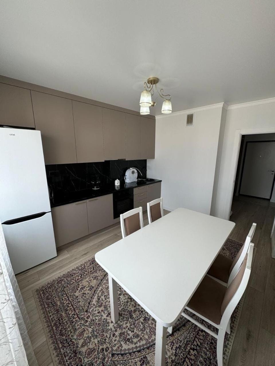 Kitchen or kitchenette, Dining area, oven, stove