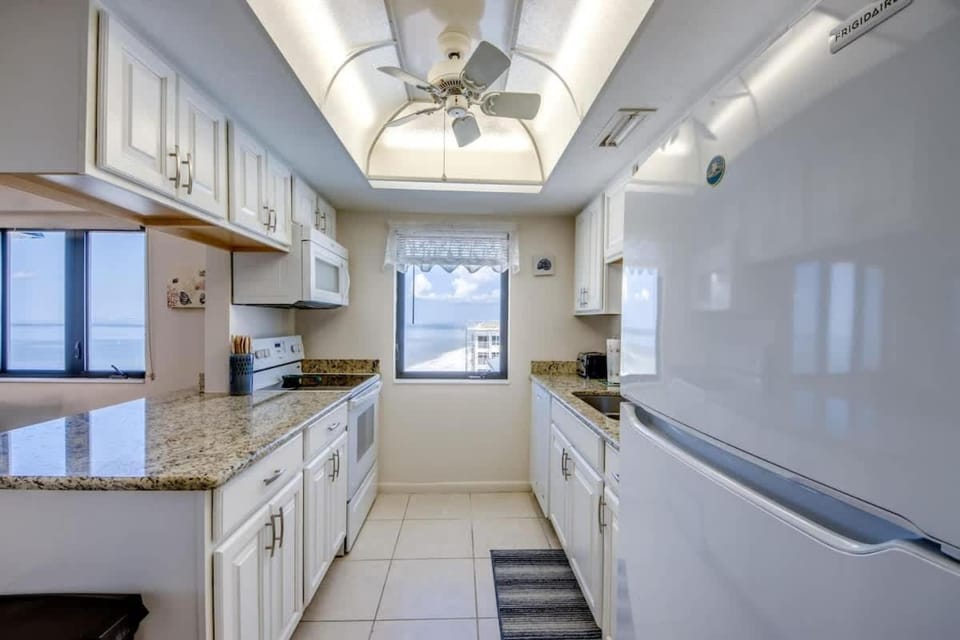 Bel Air PH #2 House in Estero Island