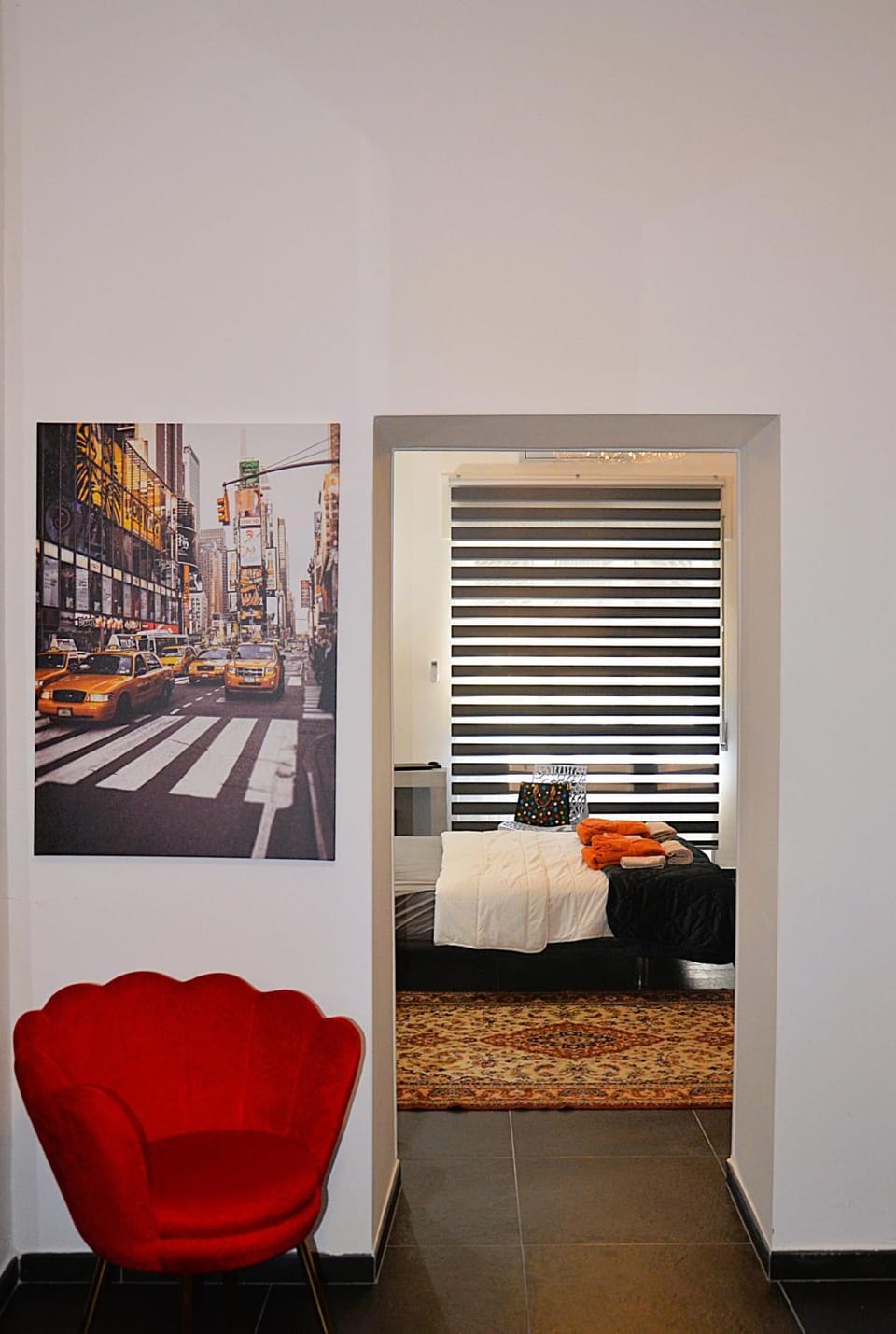 Photo of the whole room, Bedroom