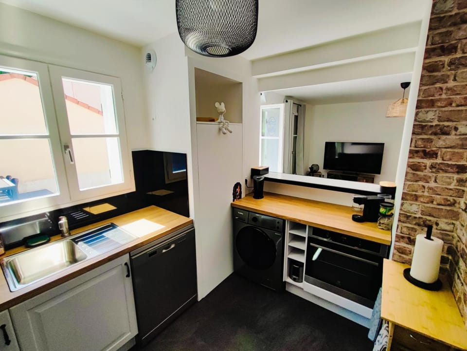 Coffee/tea facilities, Kitchen or kitchenette