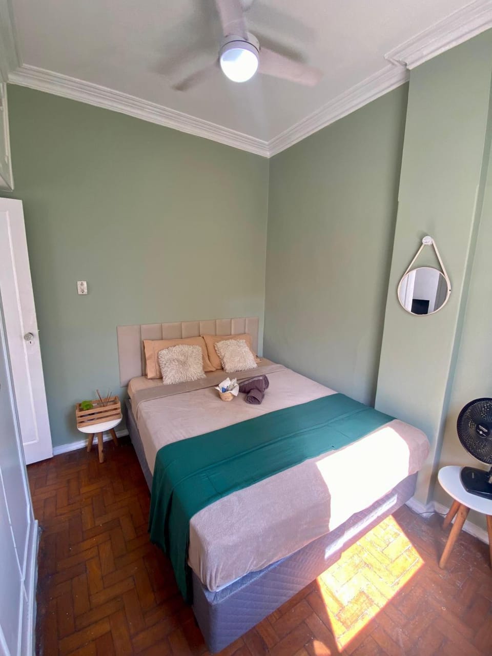 Quarto Charmoso em residência familiar a 1 quadra da praia Vacation rental in Rio de Janeiro