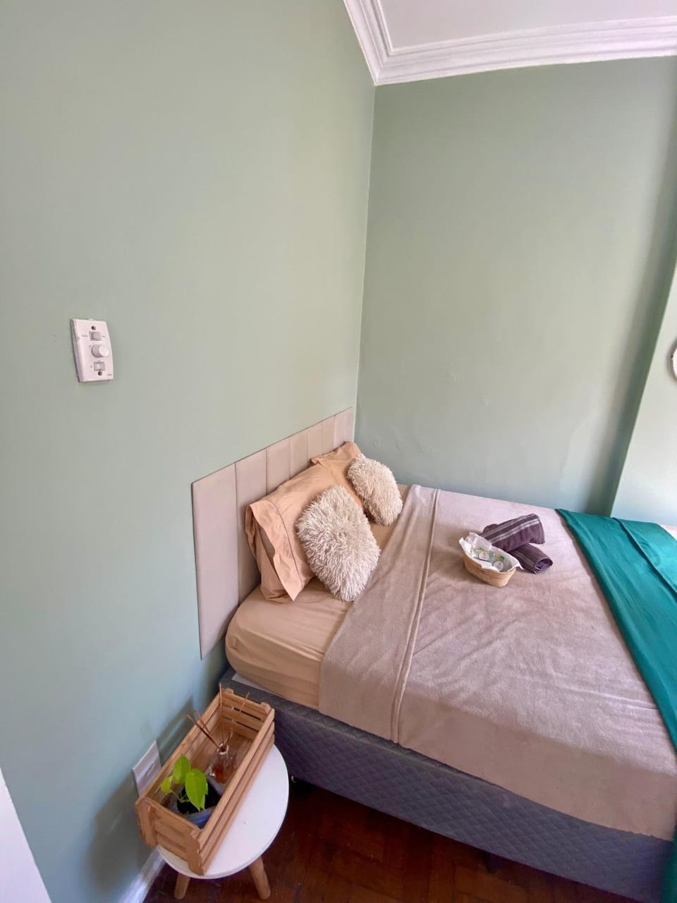Quarto Charmoso em residência familiar a 1 quadra da praia Vacation rental in Rio de Janeiro