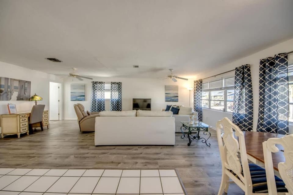 190 Anchorage Unit B (Right) Apartment in Estero Island